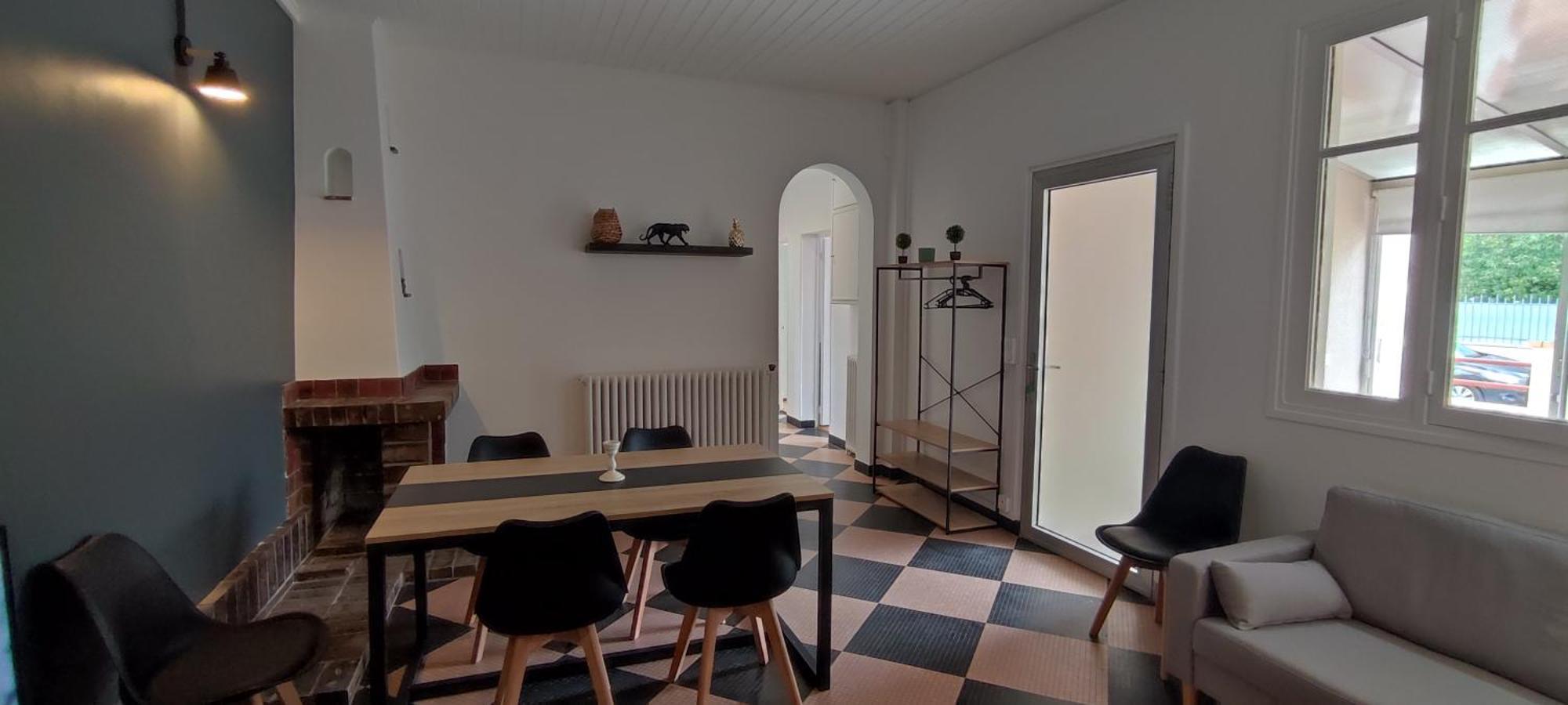 Maison Charmante Avec Patio ! ブールジュ エクステリア 写真